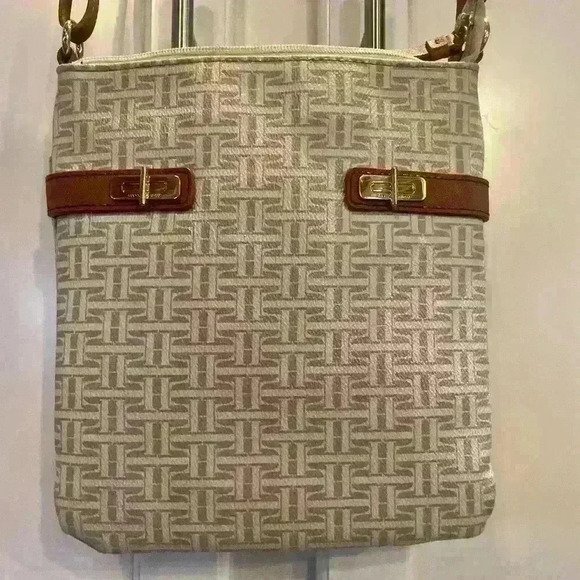 Tommy Hilfiger tan crossbody - Picture 1 of 5